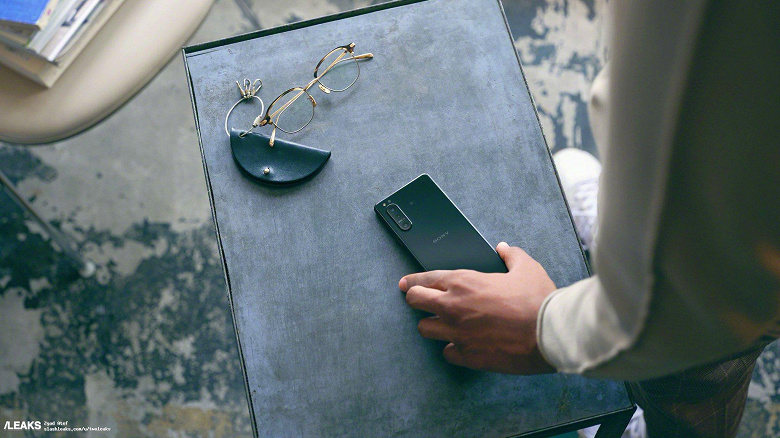 Компактный Sony Xperia 5 II впервые показали вживую
