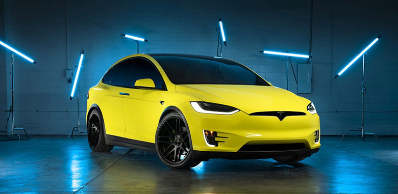 Машины Tesla станут разнообразнее. Компания запустила сервис по покраске своих авто