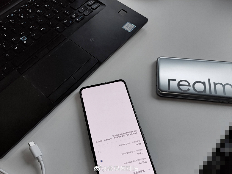 Суперфлагман Realme оснащен 120-герцевым OLED-экраном Samsung и 125-ваттной зарядкой