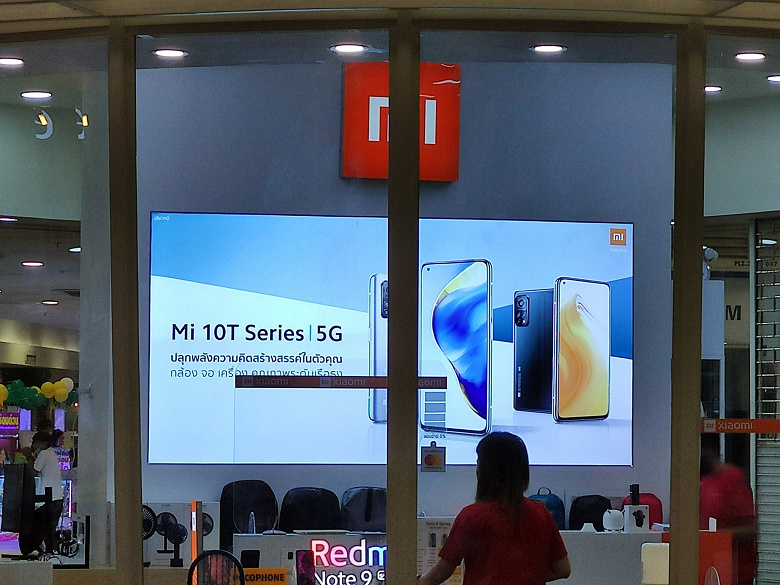 Xiaomi показала Xiaomi Mi 10T в своём фирменном магазине