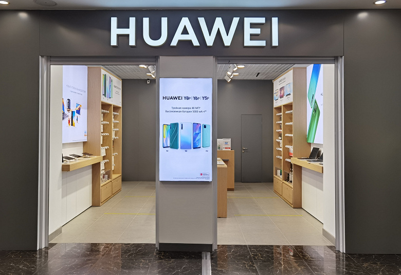 Ответ Huawei на санкции США. В России откроется 50 новых фирменных магазинов