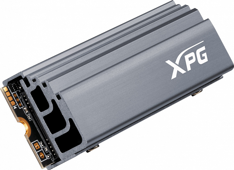 Твердотельный накопитель XPG Gammix S70 оснащен интерфейсом PCIe Gen4 x4 и внушительным теплораспределителем