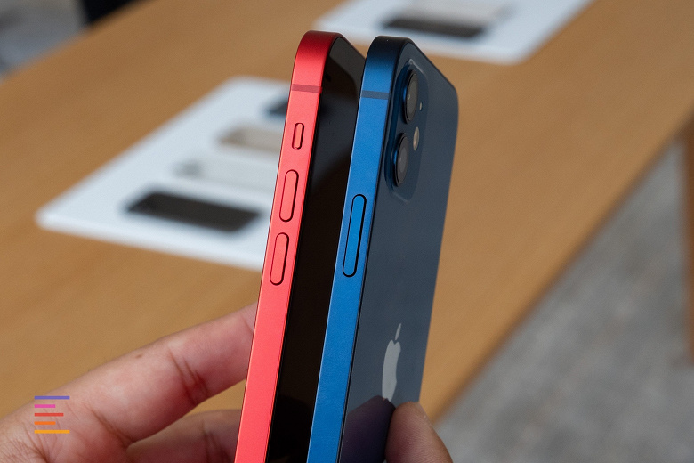 Включённые iPhone 12 и iPhone 12 Pro во всех цветах под разными углами. 20 фото в высоком разрешении