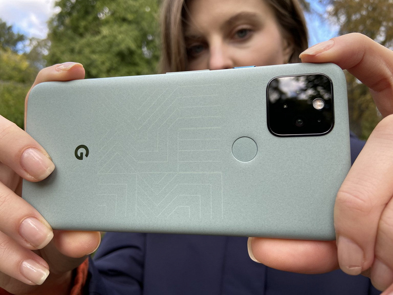 Нет, Pixel 5 далеко не лучший камерофон. Если ориентироваться на рейтинг DxOMark