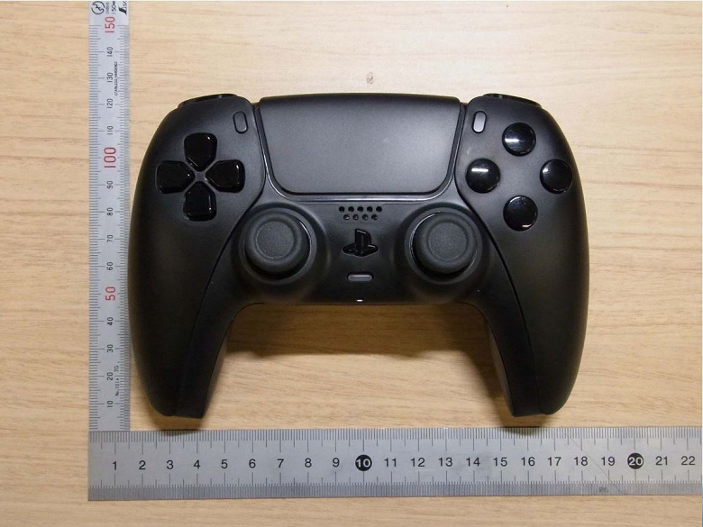 Разобранный контроллер DualSense для PlayStation 5 крупным планом