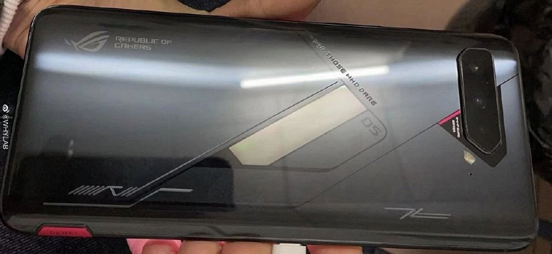 Первое живое фото нового Asus ROG Phone демонстрирует цифру 5 на задней панели