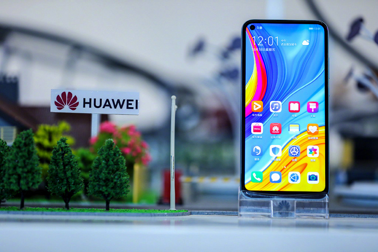 Huawei обсуждает продажу премиальных брендов смартфонов Huawei P и Mate