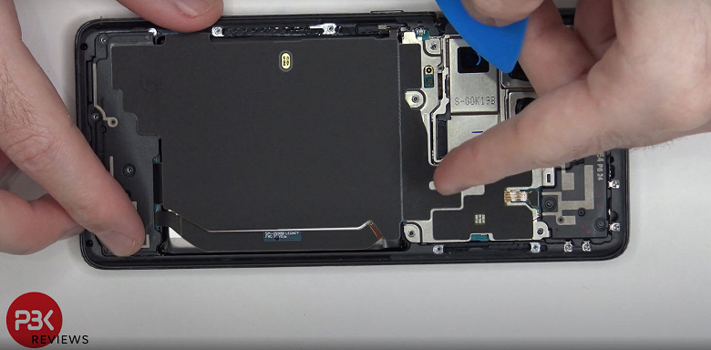 У Samsung Galaxy S21 Ultra обнаружены первые проблемы. Заменить экран и аккумулятор будет непросто