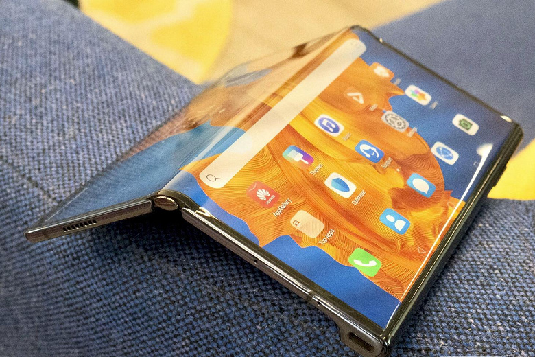 Huawei решила проблему складок на гибком экране смартфона
