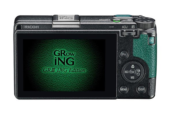 Ricoh использует в оформлении набора GR III "GRowING" ING Edition Special Limited Kit зелёный цвет