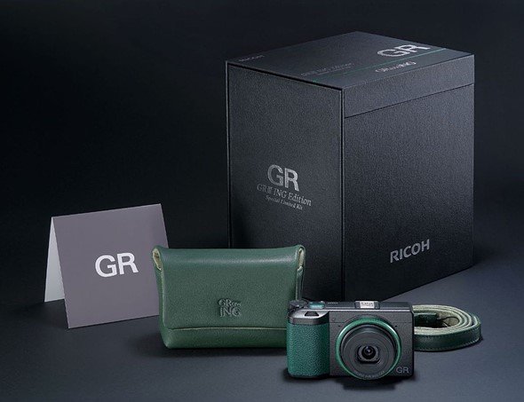 Ricoh использует в оформлении набора GR III "GRowING" ING Edition Special Limited Kit зелёный цвет