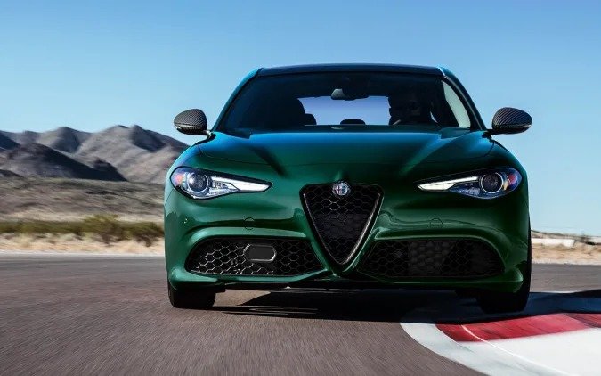Alfa Romeo представит полностью электрический седан Giulia в 2024 году