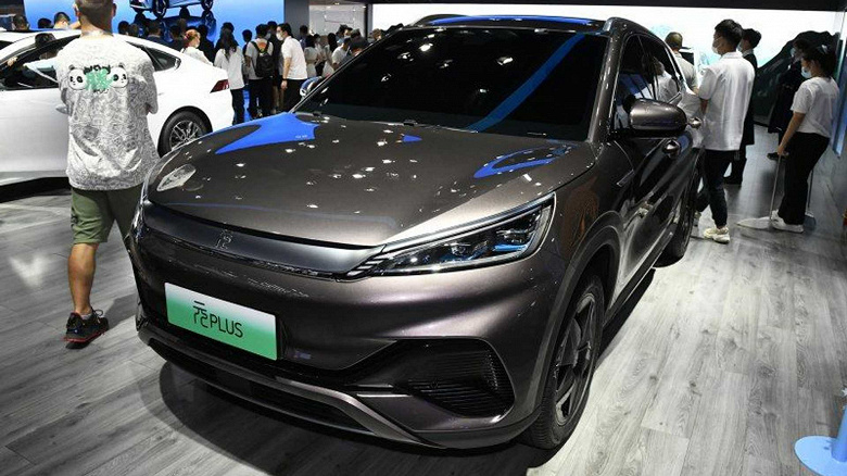 More than 500 km without recharging, Dragon Face 3.0 and interior from designer Mercedes, inexpensive.  Introduced electric crossover BYD Yuan Plus