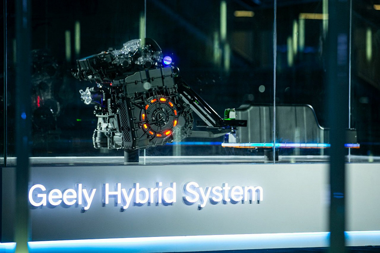 645 hp, 1300 km and 3 seconds to “hundreds”.  Geely’s new hybrid system introduced