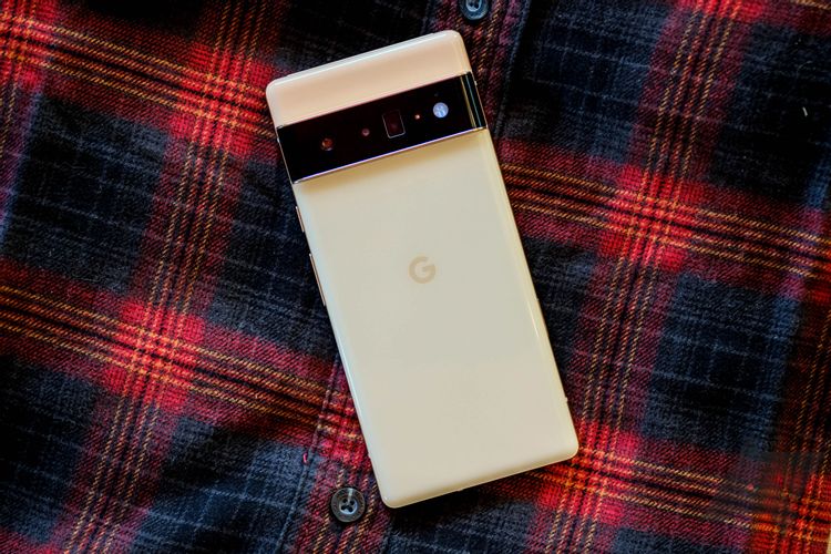Google releases first major update to Pixel 6 and 6 Pro, and 3-year-old Pixel 3 comes to the end of its life
