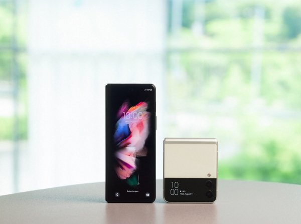 Samsung Display is expected to release 18 million foldable OLED panels in 2022 Samsung Display is expected to release 18 million foldable OLED panels in 2022