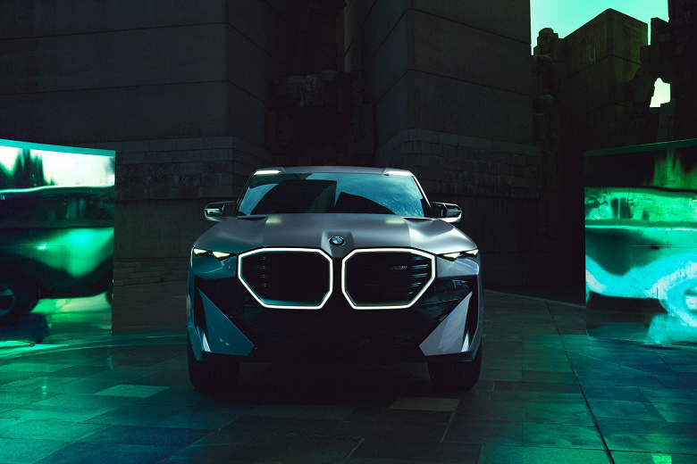 750 hp hybrid and hippopotamus nostrils.  BMW Concept XM presented