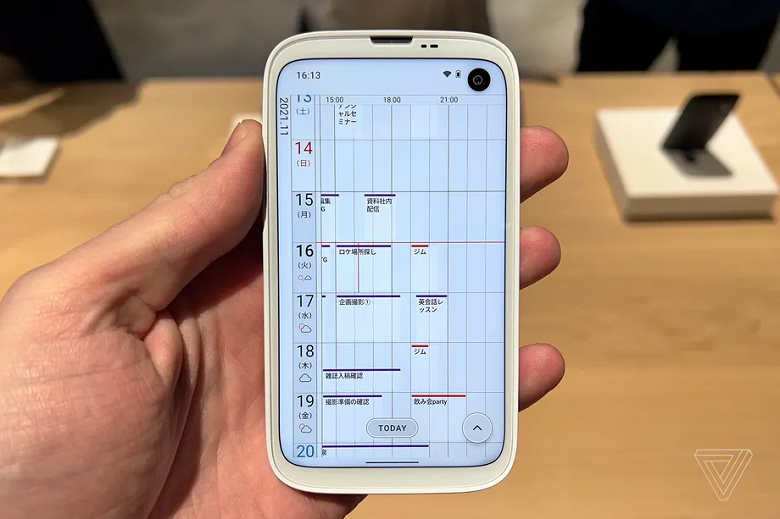 Compact and minimalist: presented smartphone Balmuda Phone from the manufacturer of expensive toasters