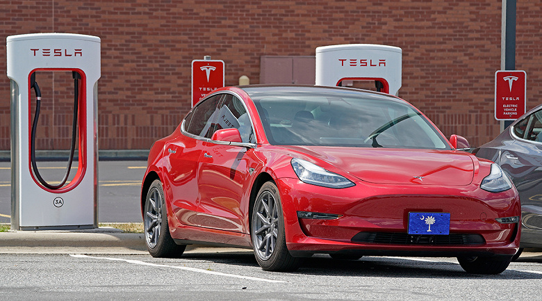 Tesla отзывает более 11 тысяч электромобилей из-за программного сбоя с тормозами