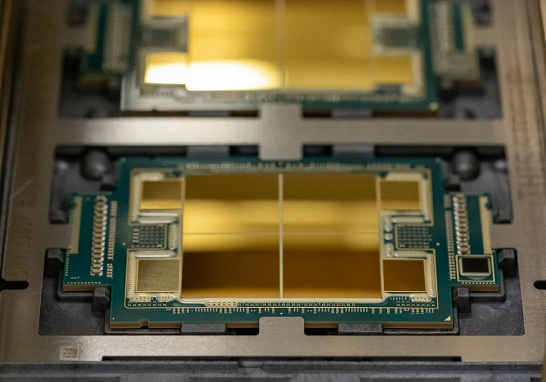 The first photos of Intel processors, which will not be released until 2023.  Meteor Lake was filmed along with other products right at the Intel factory