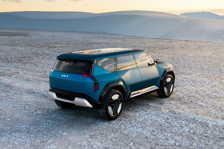 The power reserve is 480 km, a 27-inch screen, a display instead of a radiator grill and a transforming salon. The electric crossover Kia Concept EV9 presented