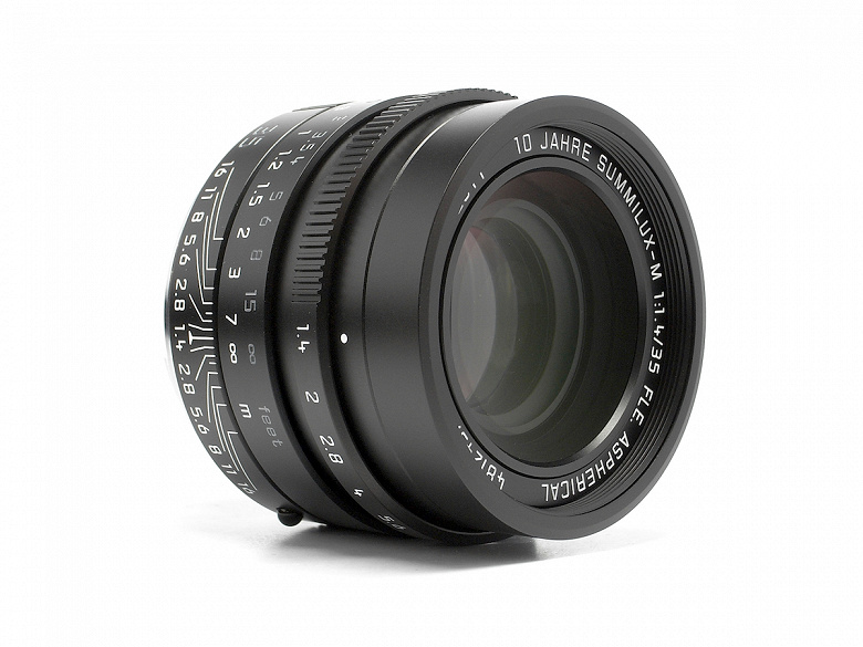 Объективов Leica Summilux-M 1.4/35mm FLE Aspherical «10 Jahre Summilux» выпущено всего 110 штук