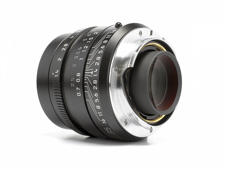 Объективов Leica Summilux-M 1.4/35mm FLE Aspherical «10 Jahre Summilux» выпущено всего 110 штук