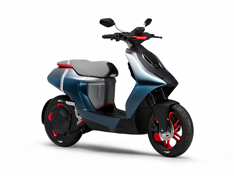 Electric scooters Yamaha E01 and E02 will go into series.  New items will be presented for Europe and Asia