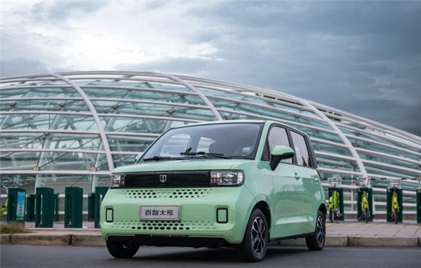 Мощность 39 л.с. и запас хода до 175 км по цене от 5800 долларов. В Китае представлен очередной недорогой электромобиль