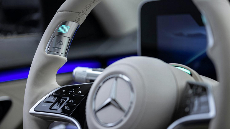 Mercedes-Benz первой в мире получила разрешение на использование условно-беспилотных автомобилей