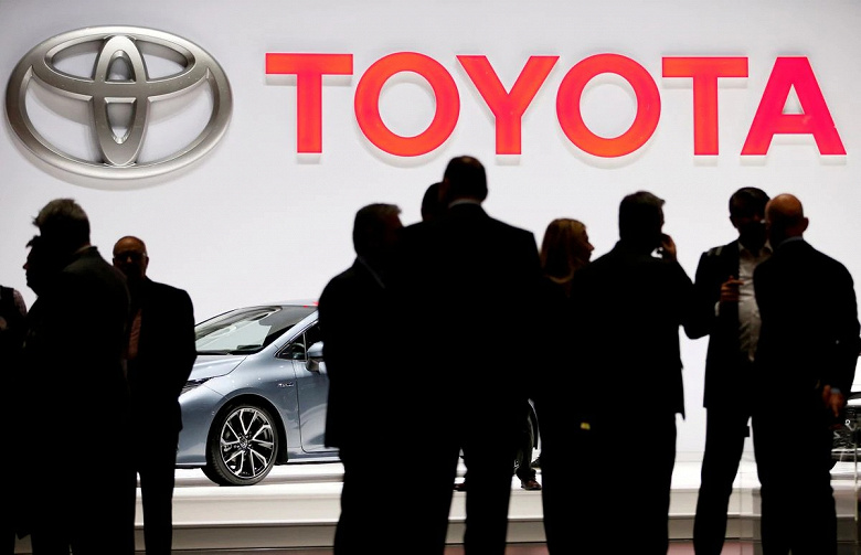 Toyota запустит в Японии сервис по обновлению оборудования и программного обеспечения автомобилей