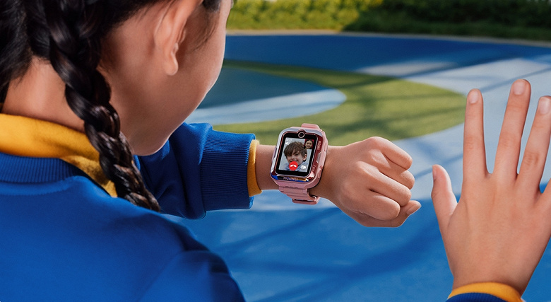 Huawei Watch Kids 4 Pro can already be ordered in Russia - AMOLED, 5ATM water resistance, 5 megapixel camera and SIM card