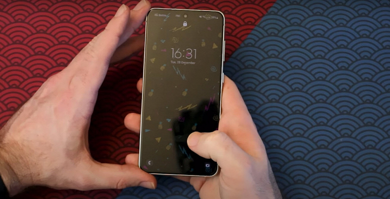 «Экран имеет зеленоватый оттенок», — что говорят в первом обзоре Samsung Galaxy S21 FE. Сравнение с Poco X3