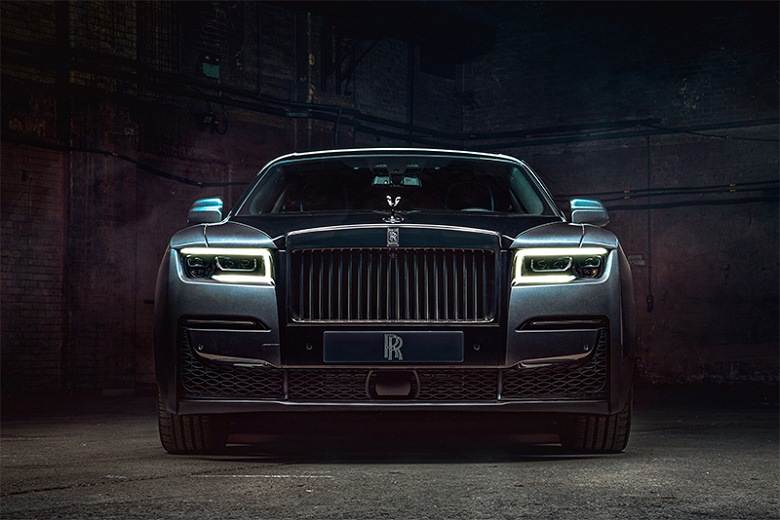 Самый тёмный чёрный: усиленный и доработанный Rolls-Royce Black Badge Ghost уже можно заказать в России