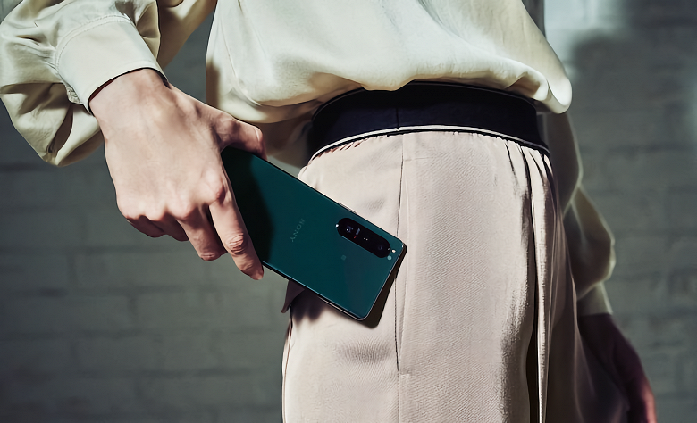 Больше, чем через полгода: компактный флагман Sony Xperia 5 III можно заказать в России дешевле ожидаемого
