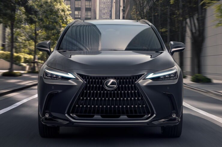 Кто возьмёт «китайца» за 4 млн рублей, если новый Lexus NX стоит столько же? В России начали принимать заказы, объявлены цены