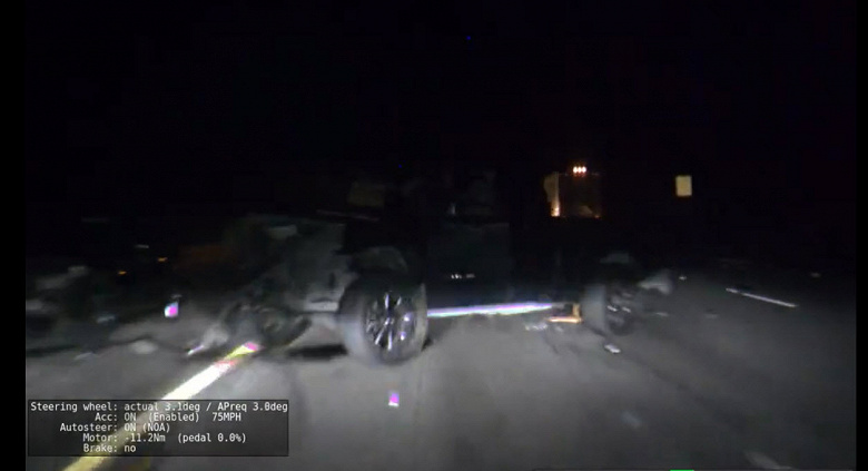 Страшное видео: Tesla на автопилоте идёт на таран другого автомобиля на скорости 120 км/ч