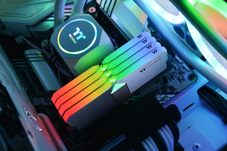 Ассортимент Thermaltake пополнили модули памяти Toughram XG RGB DDR4 White 