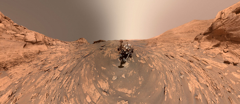 Зрелищная панорама Красной планеты. Curiosity сделал новое селфи на Марсе