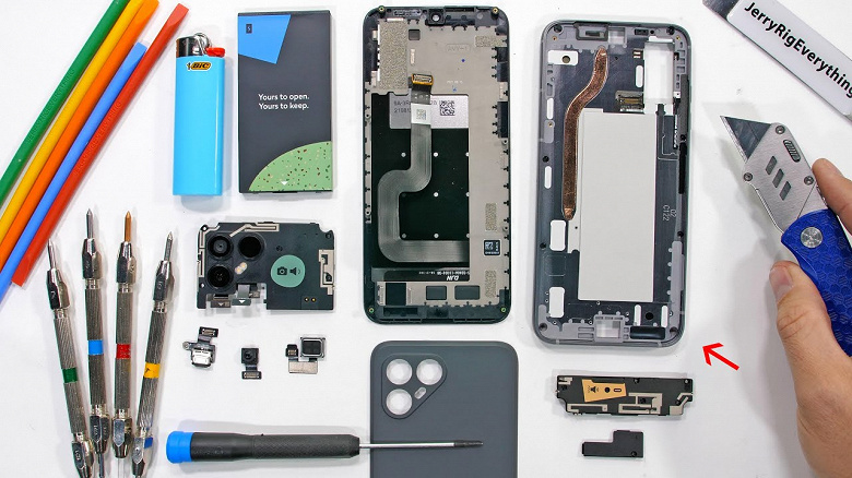 Apple, Samsung and Xiaomi smartphones cannot do that.  There was a video with the disassembly process of the modular Fairphone 4 and strength tests