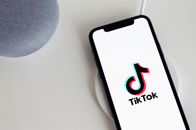 Убийства, каннибализм и детская порнография. Модераторы TikTok подали на компанию коллективный иск из-за условий работы