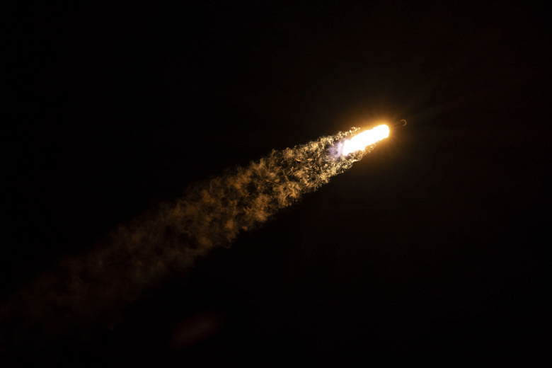 Рекордный запуск SpaceX отправил на орбиту 60 спутников Starlink