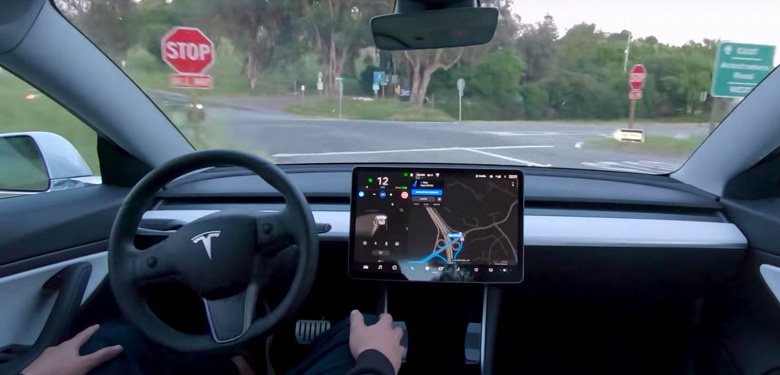 Tesla отлучила от автопилота водителей, которые плохо следили за дорогой. Но при этом программа Full Self-Driving расширилась вдвое