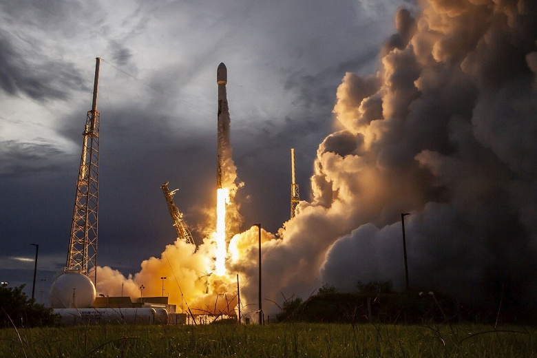 SpaceX никак не может запустить новую ракету Falcon 9 со спутниками Starlink: старт отложили уже дважды 