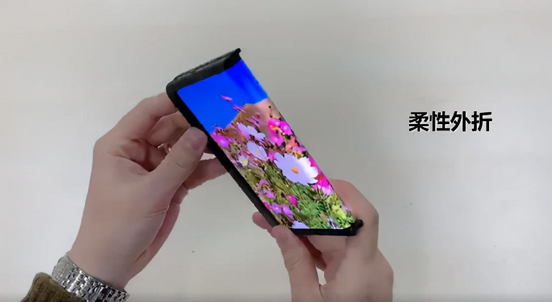 Представлен первый дисплей для смартфонов, которые будут складываться в двух направлениях. BOE снова обошла Samsung Display