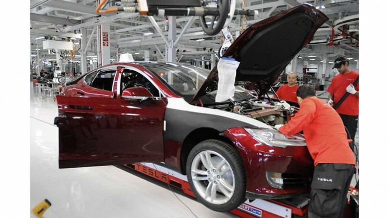 Tesla закрывает свой первый европейский завод
