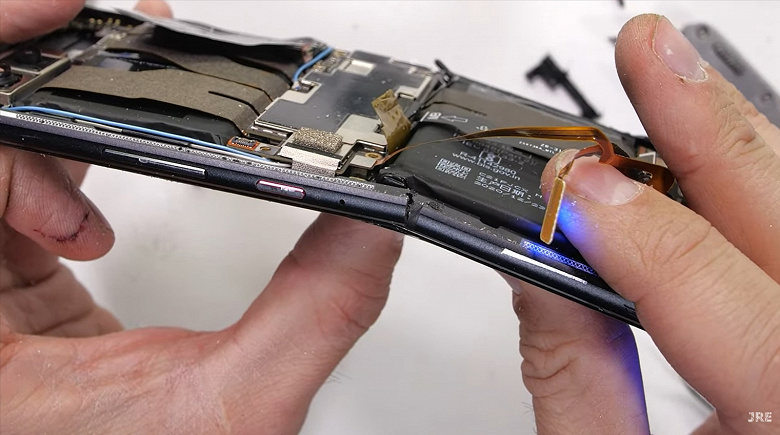 Стало понятно, почему Asus ROG Phone 5 провалил тест на прочность. Наружная рамка слабая, а внутренней нет вовсе