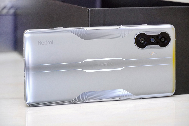 Новый смартфон Redmi K40 Game Enhanced Edition сразу же стал бестселлером: продано 100 000 телефонов за минуту