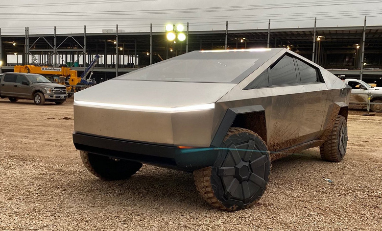 Илон Маск продемонстрировал футуристичный пикап Tesla Cybertruck на заводе в Техасе