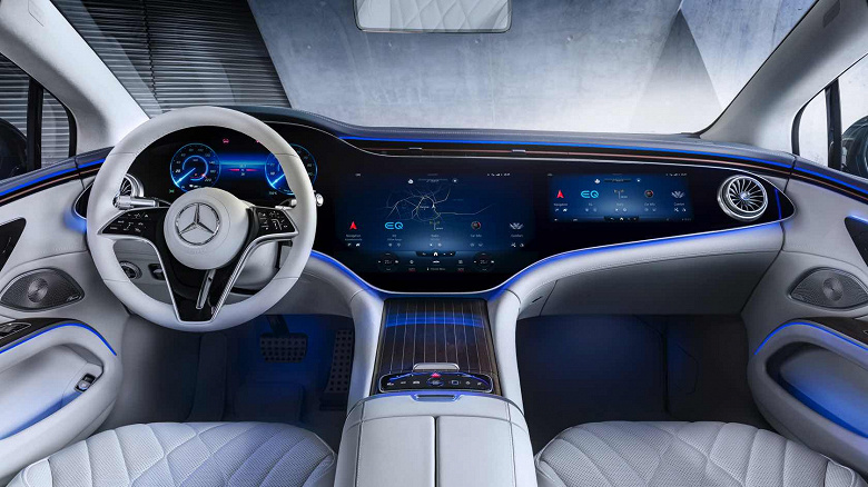 Гигантский «гиперскрин» нового Mercedes-Benz EQS впервые на видео